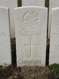 Bailleul Communal Cemetery Extension (Nord) - Armstrong, W