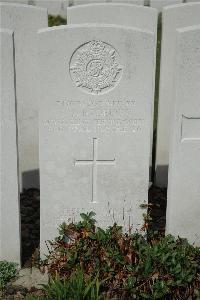 Bailleul Communal Cemetery Extension (Nord) - Badelow, S J