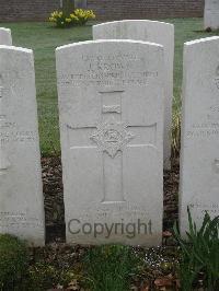 Bailleul Communal Cemetery Extension (Nord) - Brown, Joe