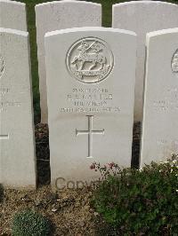 Bailleul Communal Cemetery Extension (Nord) - Cantle, F S