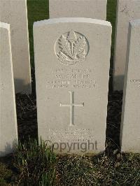 Bailleul Communal Cemetery Extension (Nord) - Carter, W