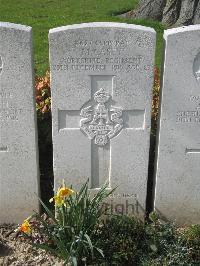 Bailleul Communal Cemetery Extension (Nord) - Casey, M