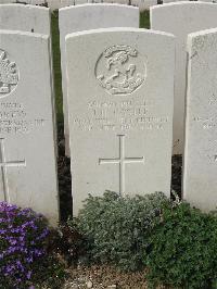 Bailleul Communal Cemetery Extension (Nord) - Castle, James Henry