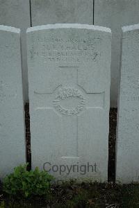 Bailleul Communal Cemetery Extension (Nord) - Challis, Vernon Edward