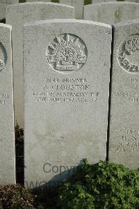 Bailleul Communal Cemetery Extension (Nord) - Clouston, Alfred