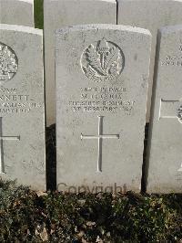 Bailleul Communal Cemetery Extension (Nord) - Cook, M G