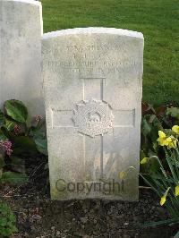 Bailleul Communal Cemetery Extension (Nord) - Cox, F J