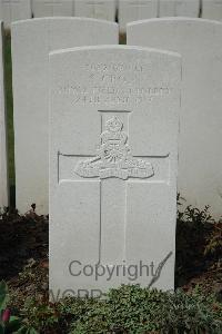 Bailleul Communal Cemetery Extension (Nord) - Cross, S