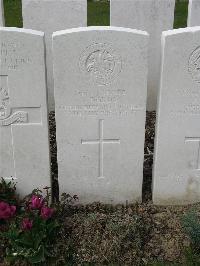 Bailleul Communal Cemetery Extension (Nord) - Dodds, J