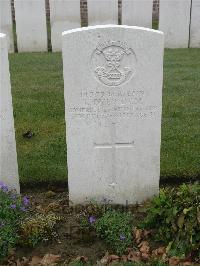 Bailleul Communal Cemetery Extension (Nord) - Dyer, E