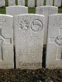 Bailleul Communal Cemetery Extension (Nord) - French, William George