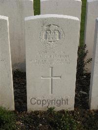 Bailleul Communal Cemetery Extension (Nord) - Fursedon, J C