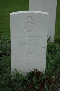 Bailleul Communal Cemetery Extension (Nord) - Garratt, L T