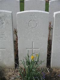 Bailleul Communal Cemetery Extension (Nord) - Giles, S D