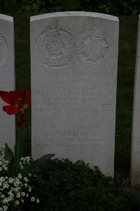 Bailleul Communal Cemetery (Nord) - Aves, A