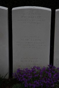 Bailleul Communal Cemetery (Nord) - Barker, P C