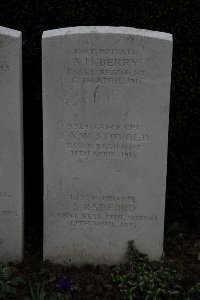 Bailleul Communal Cemetery (Nord) - Berry, A H