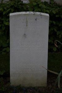 Bailleul Communal Cemetery (Nord) - Boon, E