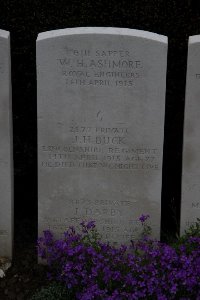 Bailleul Communal Cemetery (Nord) - Buck, J H