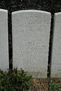 Bailleul Communal Cemetery (Nord) - Burnes, Carlton Flatt