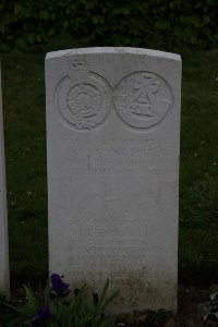 Bailleul Communal Cemetery (Nord) - Buzzell, H L