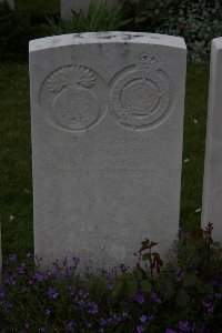 Bailleul Communal Cemetery (Nord) - Calrow, D