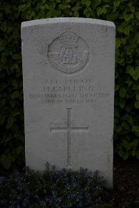 Bailleul Communal Cemetery (Nord) - Capeling, H