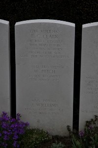 Bailleul Communal Cemetery (Nord) - Clark, E C