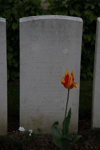 Bailleul Communal Cemetery (Nord) - Cobbold, G R