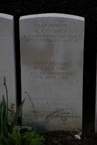 Bailleul Communal Cemetery (Nord) - Coomes, A