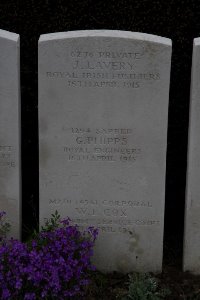 Bailleul Communal Cemetery (Nord) - Cox, W E