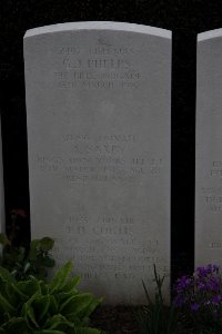 Bailleul Communal Cemetery (Nord) - Curtis, F H