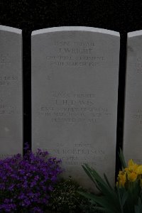 Bailleul Communal Cemetery (Nord) - Davis, Lewis Henshall