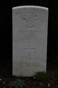 Bailleul Communal Cemetery (Nord) - Dix, Geoffirey Stuart