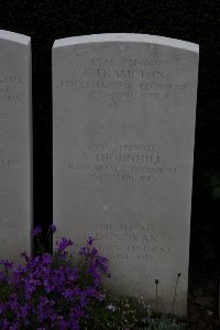 Bailleul Communal Cemetery (Nord) - Donovan, B