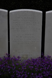 Bailleul Communal Cemetery (Nord) - Dowden, J