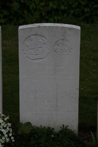 Bailleul Communal Cemetery (Nord) - Dowding, A E