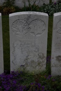 Bailleul Communal Cemetery (Nord) - Downie, H