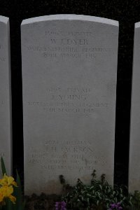 Bailleul Communal Cemetery (Nord) - Dyer, W J