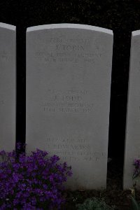 Bailleul Communal Cemetery (Nord) - Edwards, J