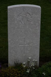 Bailleul Communal Cemetery (Nord) - Forbes, George Francis Reginald