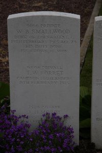 Bailleul Communal Cemetery (Nord) - Forret, T W