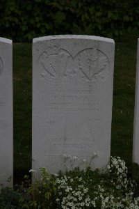 Bailleul Communal Cemetery (Nord) - Hanlon, J