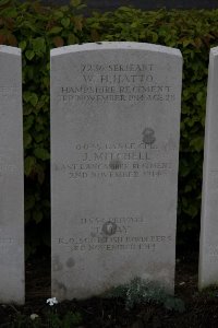 Bailleul Communal Cemetery (Nord) - Hatto, W H