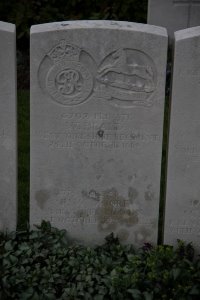 Bailleul Communal Cemetery (Nord) - Heald, W