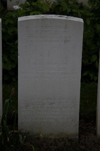 Bailleul Communal Cemetery (Nord) - Hoellen, A E