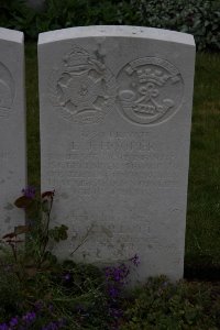 Bailleul Communal Cemetery (Nord) - Hooper, Edgar Joseph