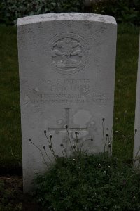 Bailleul Communal Cemetery (Nord) - Hough, James Edward