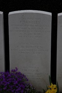 Bailleul Communal Cemetery (Nord) - Howden, Frederick W.