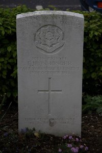 Bailleul Communal Cemetery (Nord) - Ironmonger, E